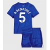 Chelsea Benoit Badiashile #5 Hjemmedraktsett Barn 2025-26 Kortermet (+ Korte bukser) Chelsea Benoit Badiashile #5 Hjemmedraktsett Barn 2025-26 Kortermet (+ Korte bukser)